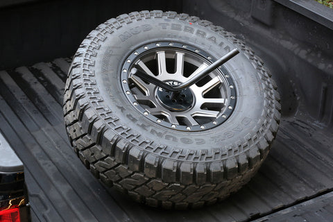 Fabtech Spare Tire Mount Kit; Angled Spare Tire; Black;